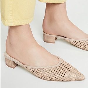 Cupcakes and Cashmere Leviana Woven Slide